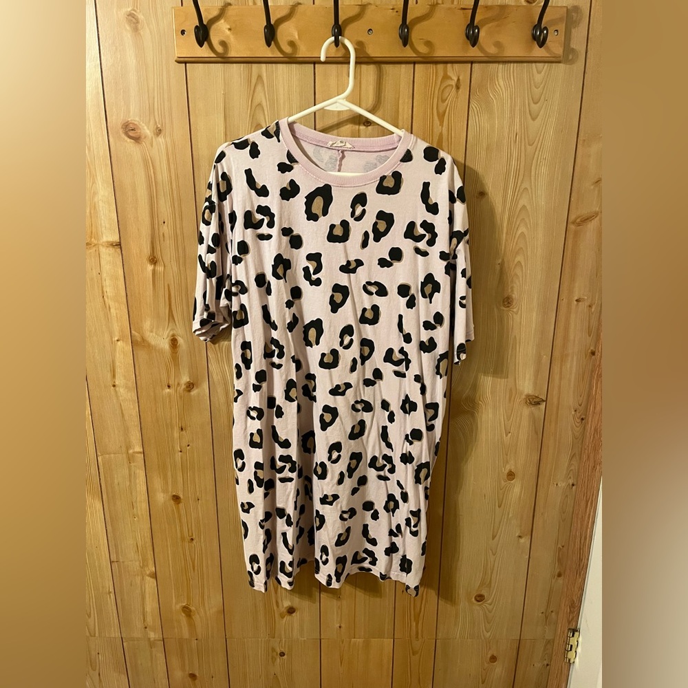 Easel Cheetah T-shirt dress